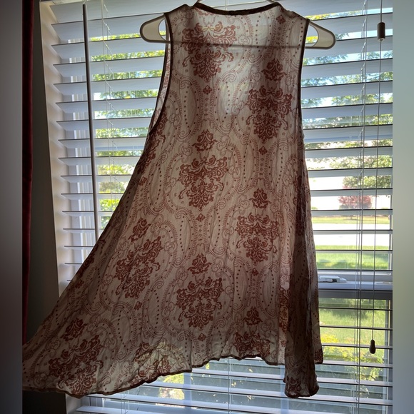 Cute Sleeveless top with front cutout flared bottom blouse size Small - Picture 12 of 16